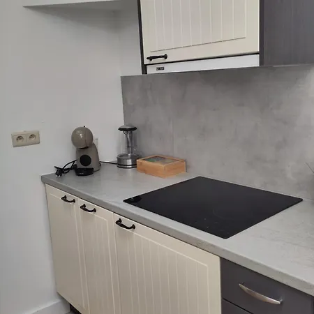 Les Trois-escabelles アパート